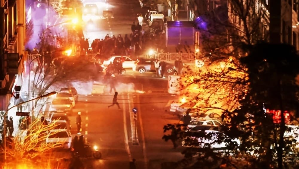 Iran di Persimpangan Sejarah: Bagaimana Gerakan Perempuan Mengubah Peta Politik Timur Tengah