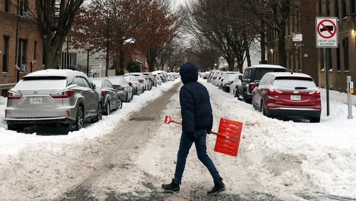 Ketika Salju Tak Lagi Romantis: Dampak Ekonomi dan Sosial Badai Musim Dingin 2026 di Amerika Utara