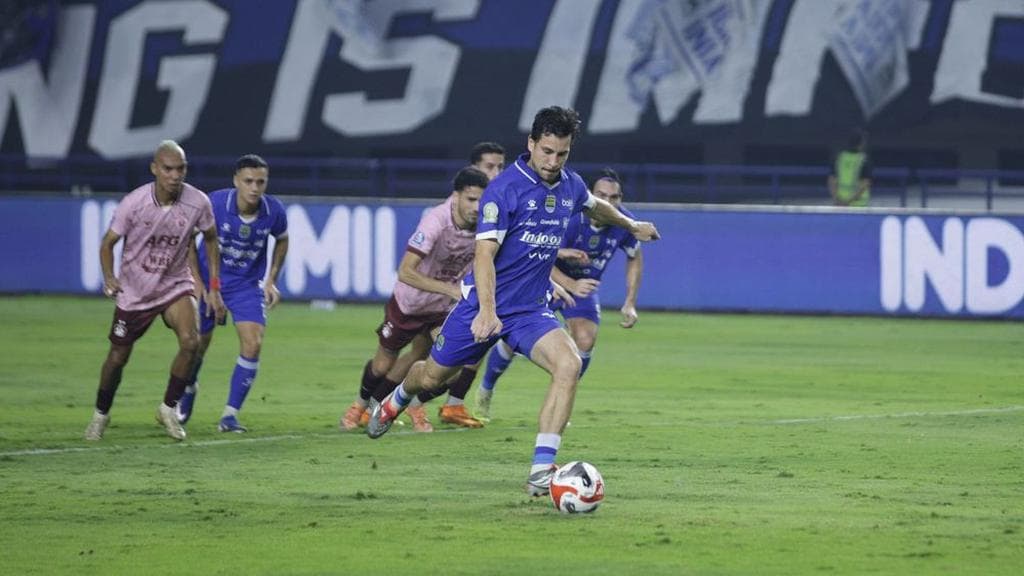 Kekuatan Kandang Persib: Analisis Mendalam Kemenangan 3-0 atas Persik Kediri dan Dampaknya di Papan Atas