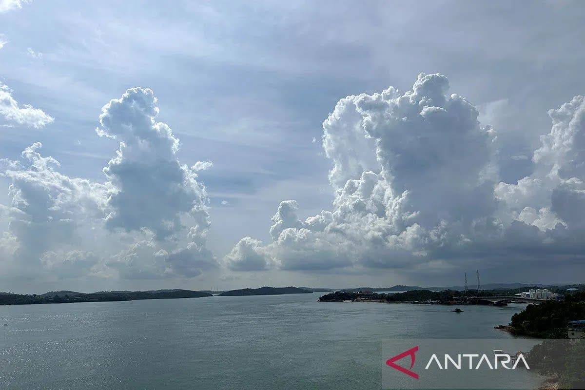 Menyiasati Cuaca Kepri: Cerah yang Tak Selamanya Aman, Ada Potensi Hujan Mendadak