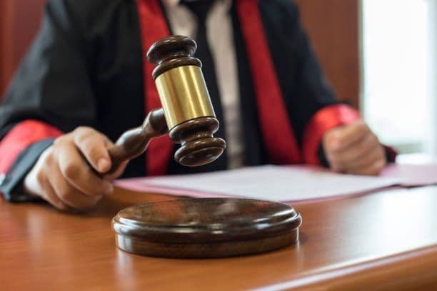 Ketika Hukum Bukan Sekadar Aturan: Bagaimana Sistem Hukum Membentuk Realitas Sosial Kita