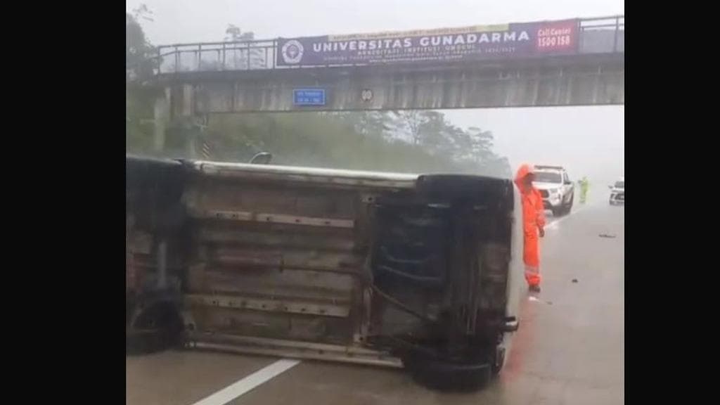 Hujan Deras di Bocimi, City Car Terguling: Kisah Selamat yang Mengingatkan Pentingnya Persiapan Berkendara