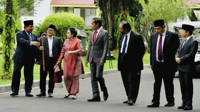 Menjelajahi Lanskap Politik Indonesia: Peta Kekuasaan, Koalisi Gemuk, dan Denyut Demokrasi