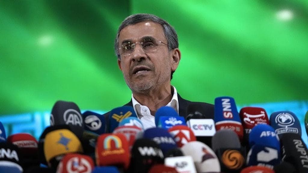 Dunia Bergetar: Kabar Meninggalnya Ahmadinejad dan Implikasi Besar bagi Timur Tengah